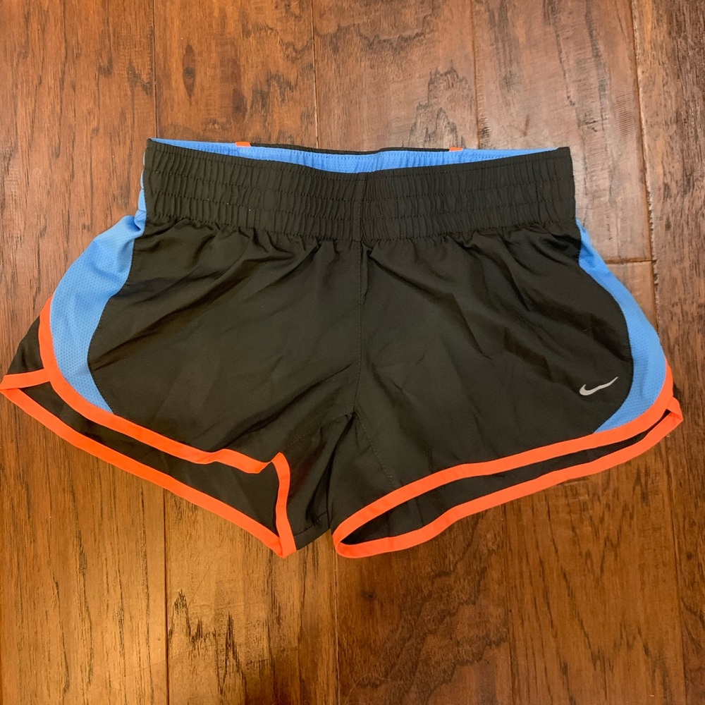 NIKE DRI FIT RUNNING SHORTS • XS